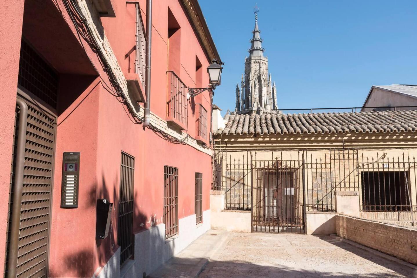 Апартаменты La Dama Del Jardin Del Nuncio Толедо Экстерьер фото